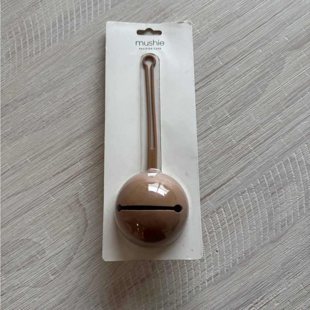 Mushie Silicone Pacifier Case - Natural - Picture 3 of 4